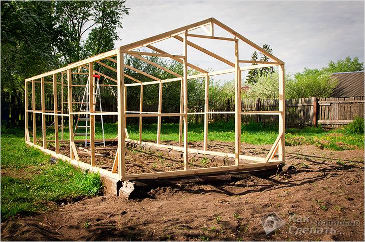 Как самостоятельно построить теплицу из стекла