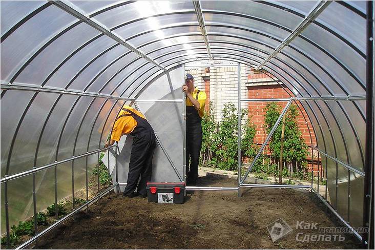 Как самостоятельно сделать теплицу из поликарбоната: пошаговое руководство