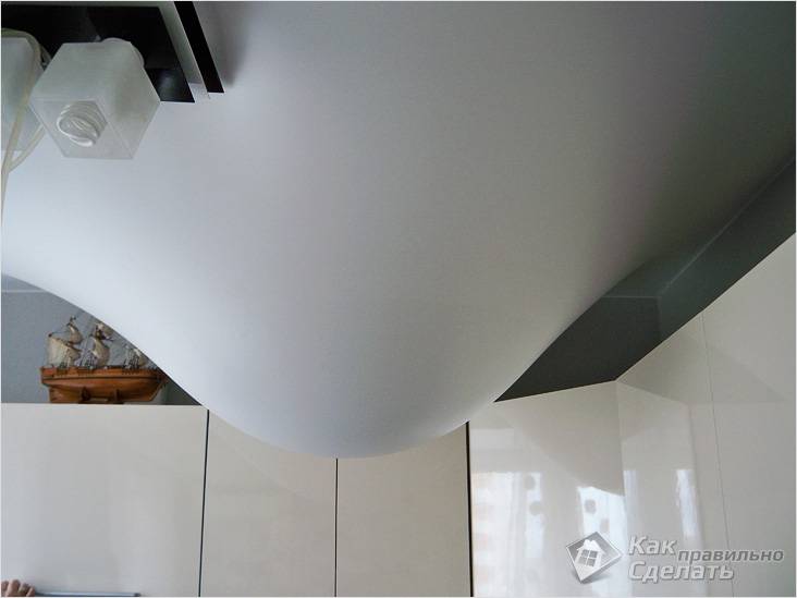 Как убрать желтое пятно на потолке