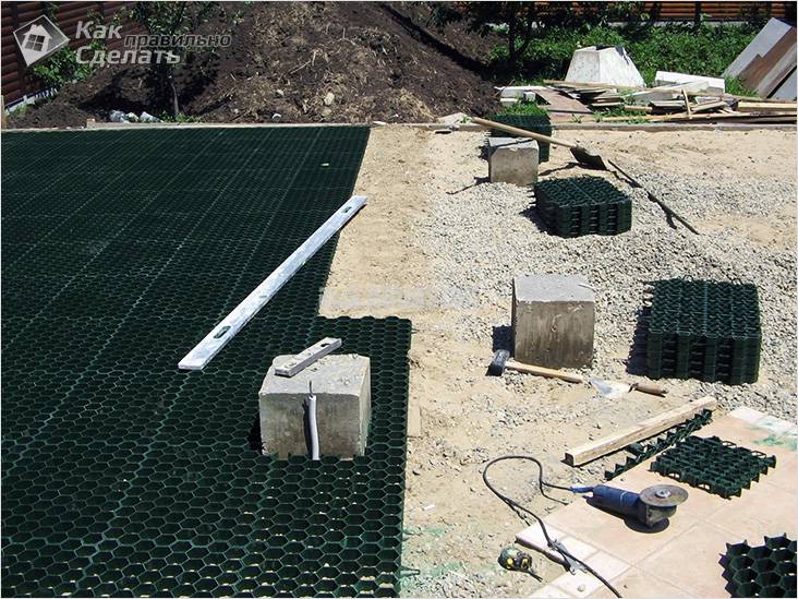 Как укладывать газонную решетку
