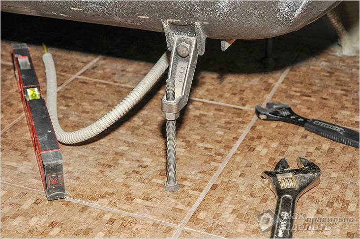 Как укрепить ванну чтобы не шаталась