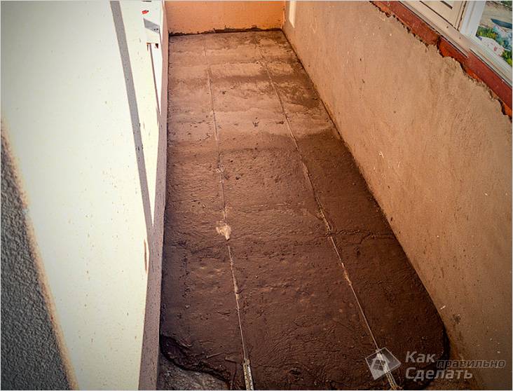 Как выровнять пол на балконе