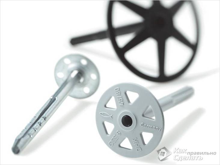 Как забивать дюбеля в стену