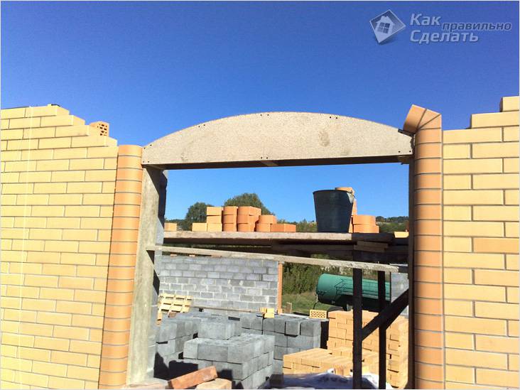 Кладка оконного проема из кирпича