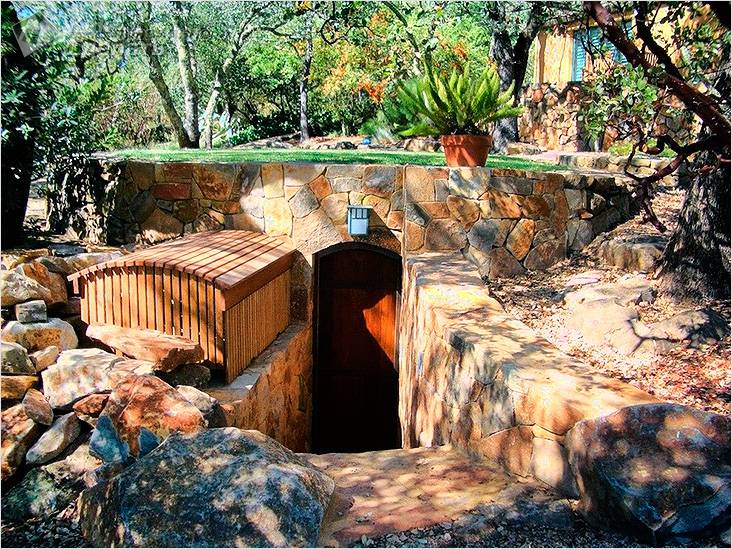 Погреб своими руками: виды и особенности устройства