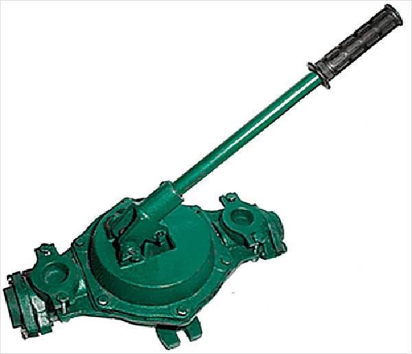 Ручной насос для воды из скважины