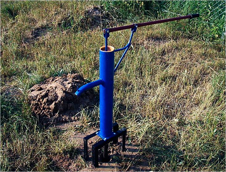 Ручной насос для воды из скважины