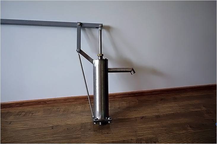 Ручной насос для воды из скважины