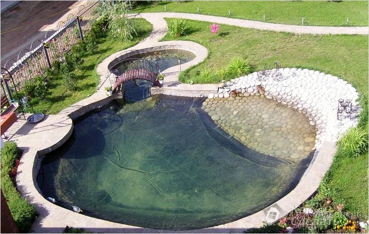 Водоем на дачном участке