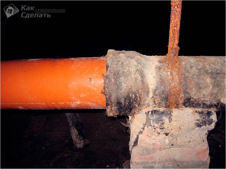 Врезка в канализационную трубу