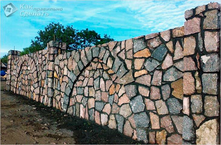 Забор из камня своими руками