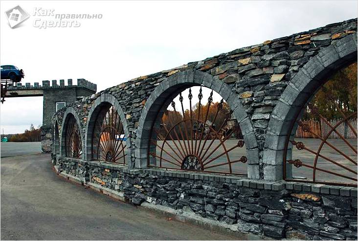 Забор из камня своими руками