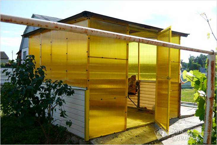 Закрытая беседка своими руками