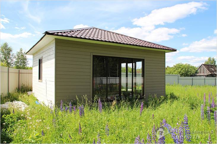 Закрытая беседка своими руками