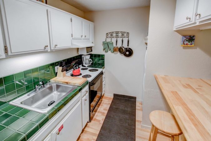 Фото інтер’єрів маленьких кухонь