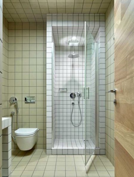 Душові з плитки (55 фото): з кахлю зі зливом в підлозі, їх розміри. Дизайн ванної кімнати з вбудованими кабінками з мозаїкою