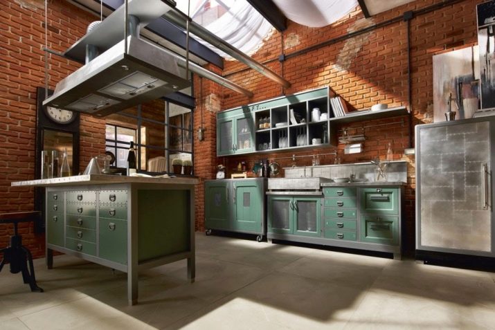 Кухня в стилі лофт (99 фото): кутовий кухонний гарнітур в дизайні інтер’єру, біла і сіра кухні, модульні кухні в квартирі, відповідні штори і люстра