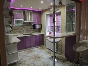 Кутові малогабаритні кухні (103 фото): варіанти дизайну кухонь для невеликих квартир, нюанси розміщення кухонного гарнітура і холодильника