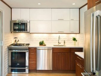 Кутові малогабаритні кухні (103 фото): варіанти дизайну кухонь для невеликих квартир, нюанси розміщення кухонного гарнітура і холодильника