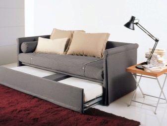 М’які меблі для вітальні (60 фото): набір меблів для вітальні в класичному стилі, огляд сучасних комплектів красивою модульної меблів, італійські м’які гарнітури в дизайні інтер’єру