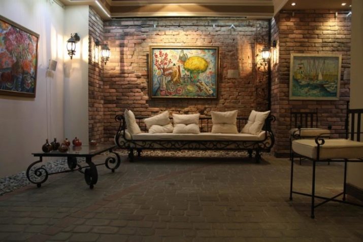 М’які меблі для вітальні (60 фото): набір меблів для вітальні в класичному стилі, огляд сучасних комплектів красивою модульної меблів, італійські м’які гарнітури в дизайні інтер’єру