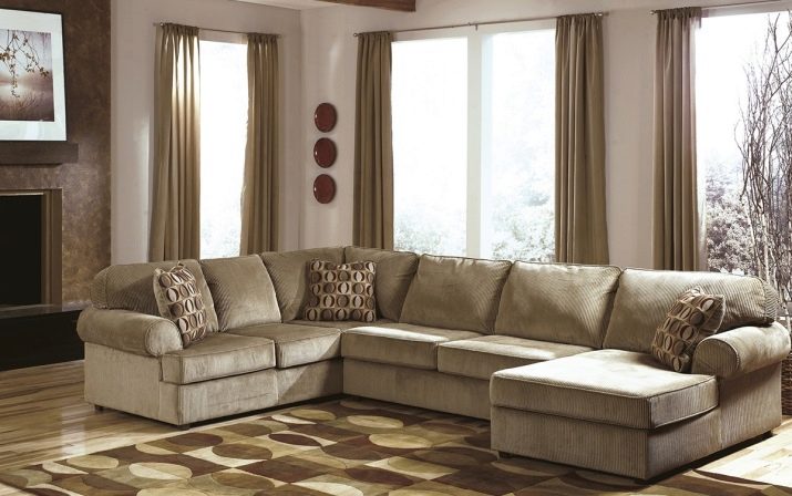 М’які меблі для вітальні (60 фото): набір меблів для вітальні в класичному стилі, огляд сучасних комплектів красивою модульної меблів, італійські м’які гарнітури в дизайні інтер’єру