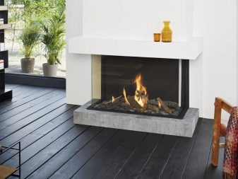 Інтер’єр вітальні з каміном в приватному будинку (72 фото): дизайн камінної зали в дерев’яному заміському будинку, установка каміна в центрі і інші варіанти