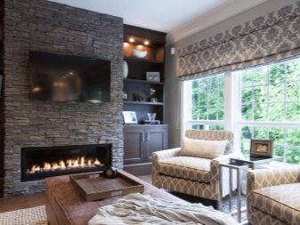 Інтер’єр вітальні з каміном в приватному будинку (72 фото): дизайн камінної зали в дерев’яному заміському будинку, установка каміна в центрі і інші варіанти