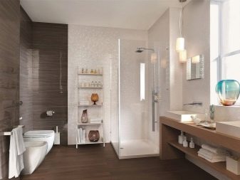 Плитка під дерево у ванній (56 фото): настінна керамічна плитка в ванній кімнаті, дизайн світлої плитки на стінах і на підлозі, інші варіанти