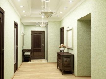 Шпалери в коридор, передпокій (121 фото): дизайн шпалер, вибір в передпокій з темними і світлими дверима, миються сірі і смугасті, білі і зелені шпалери в інтер’єрі