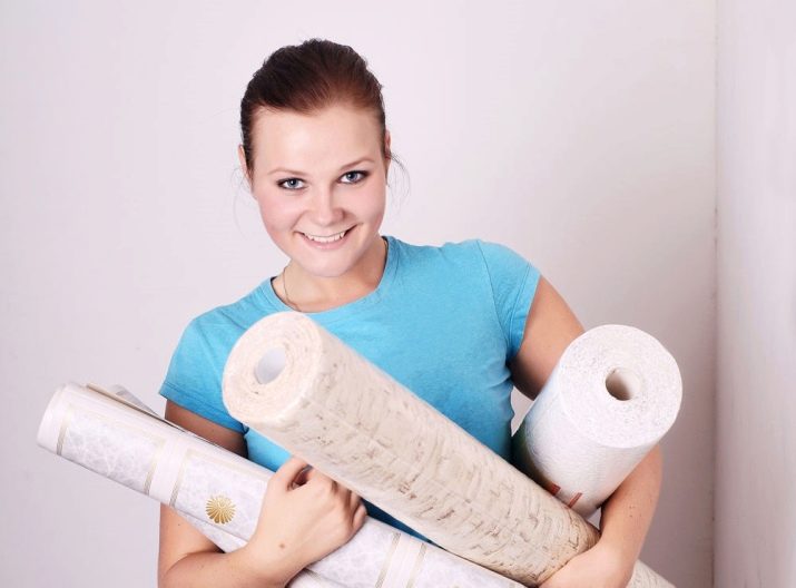 Шпалери в коридор, передпокій (121 фото): дизайн шпалер, вибір в передпокій з темними і світлими дверима, миються сірі і смугасті, білі і зелені шпалери в інтер’єрі