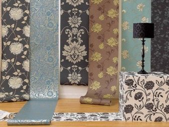 Шпалери в коридор, передпокій (121 фото): дизайн шпалер, вибір в передпокій з темними і світлими дверима, миються сірі і смугасті, білі і зелені шпалери в інтер’єрі