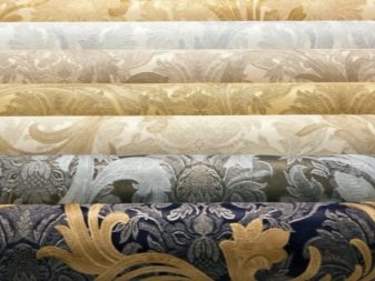 Шпалери в коридор, передпокій (121 фото): дизайн шпалер, вибір в передпокій з темними і світлими дверима, миються сірі і смугасті, білі і зелені шпалери в інтер’єрі