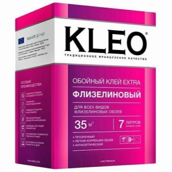 Шпалери в коридор, передпокій (121 фото): дизайн шпалер, вибір в передпокій з темними і світлими дверима, миються сірі і смугасті, білі і зелені шпалери в інтер’єрі