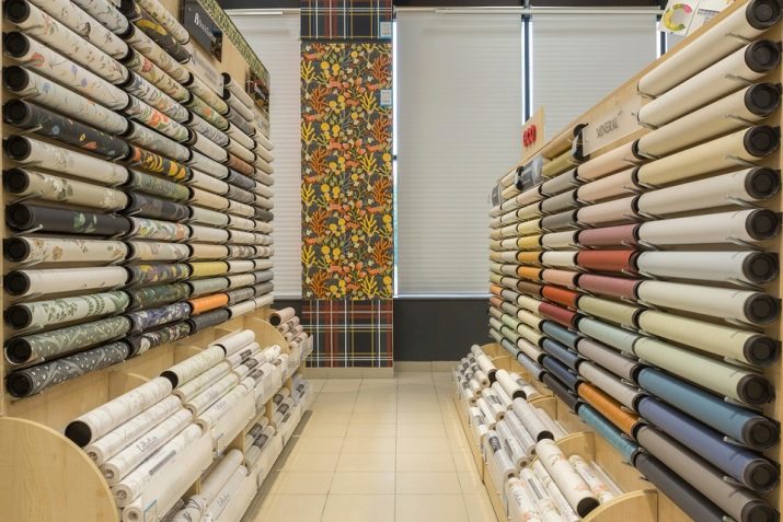 Шпалери в коридор, передпокій (121 фото): дизайн шпалер, вибір в передпокій з темними і світлими дверима, миються сірі і смугасті, білі і зелені шпалери в інтер’єрі