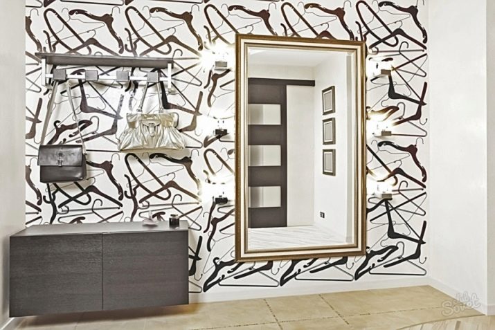 Шпалери в коридор, передпокій (121 фото): дизайн шпалер, вибір в передпокій з темними і світлими дверима, миються сірі і смугасті, білі і зелені шпалери в інтер’єрі