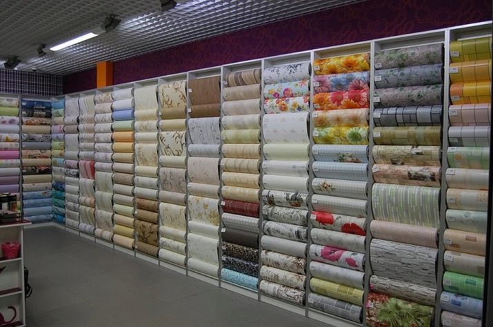 Шпалери в коридор, передпокій (121 фото): дизайн шпалер, вибір в передпокій з темними і світлими дверима, миються сірі і смугасті, білі і зелені шпалери в інтер’єрі