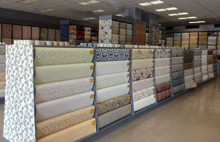 Шпалери в коридор, передпокій (121 фото): дизайн шпалер, вибір в передпокій з темними і світлими дверима, миються сірі і смугасті, білі і зелені шпалери в інтер’єрі