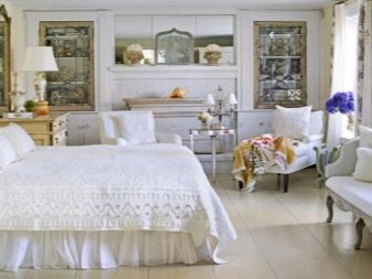 Спальня в стилі кантрі (70 фото): вибір штор та меблів для інтер’єру, шпалер і предметів декору, дизайн маленьких і великих спалень