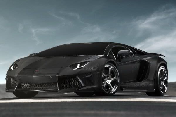Босс Lamborghini передал клиенту тысячный Aventador