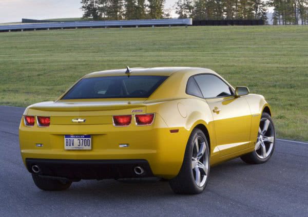 Chevrolet назвала украинские цены на Camaro и Cruze 5D