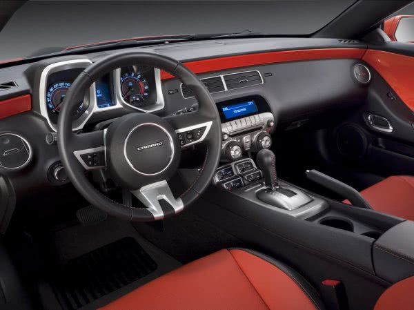 Chevrolet назвала украинские цены на Camaro и Cruze 5D