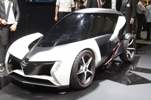 Французы показали электрокар с запасом хода 100 км