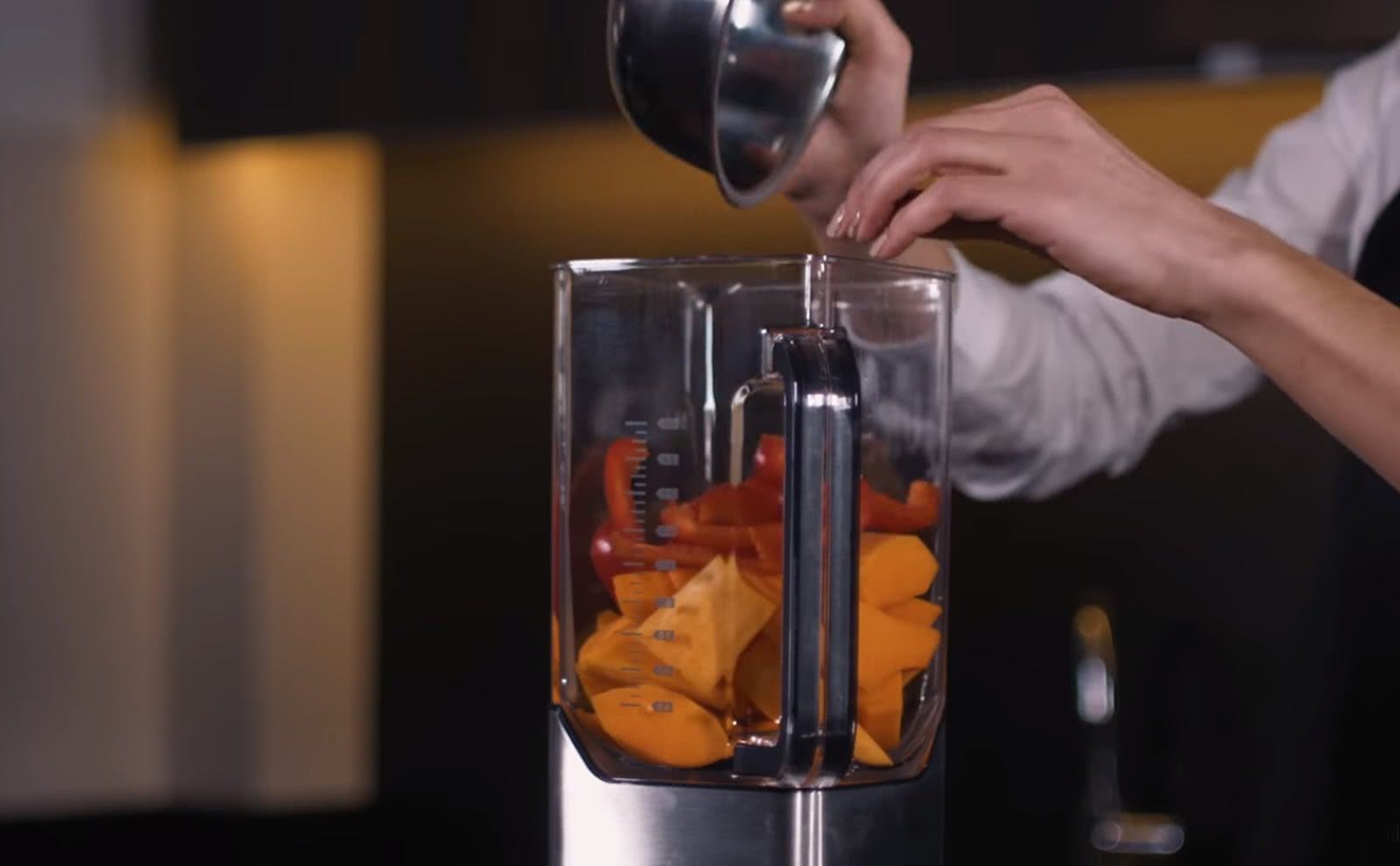 Главная / Бытовая техника для дома / Блендер MX900 - новичок на кухне