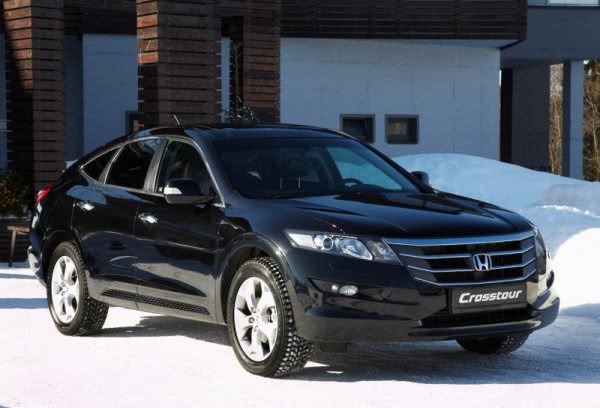 Honda привезла в Украину новинки – Civic и Crosstour