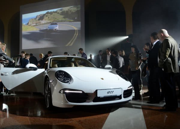 На Олимпийском в Киеве представили новый Porsche