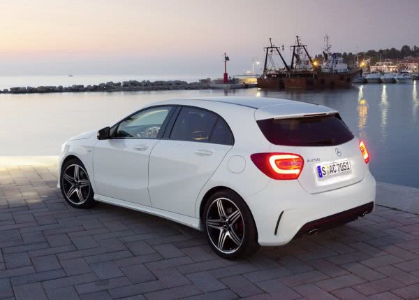 Названы украинские цены на новый Mercedes A-Class