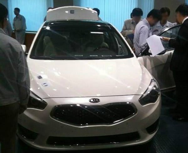 Новая Kia Cadenza «засветилась» на закрытой презентации