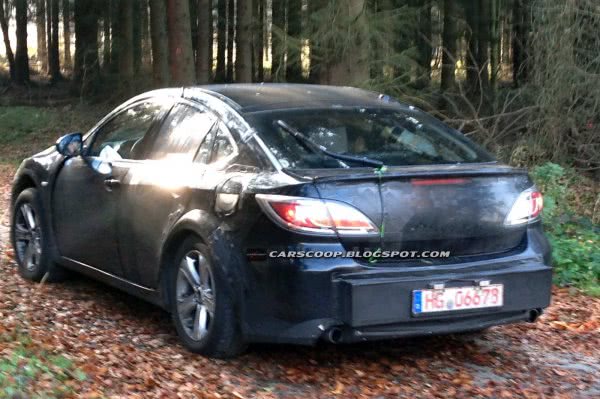 Новая Mazda проходит тесты с шильдиками Тойоты