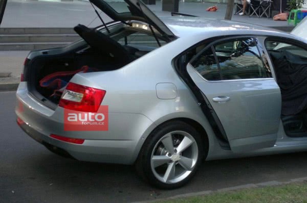 Новую Октавию наконец-то сняли совсем без камуфляжа